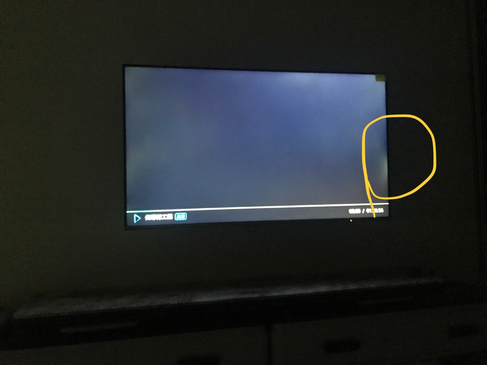产品的结构设计造成液晶屏亮斑问题