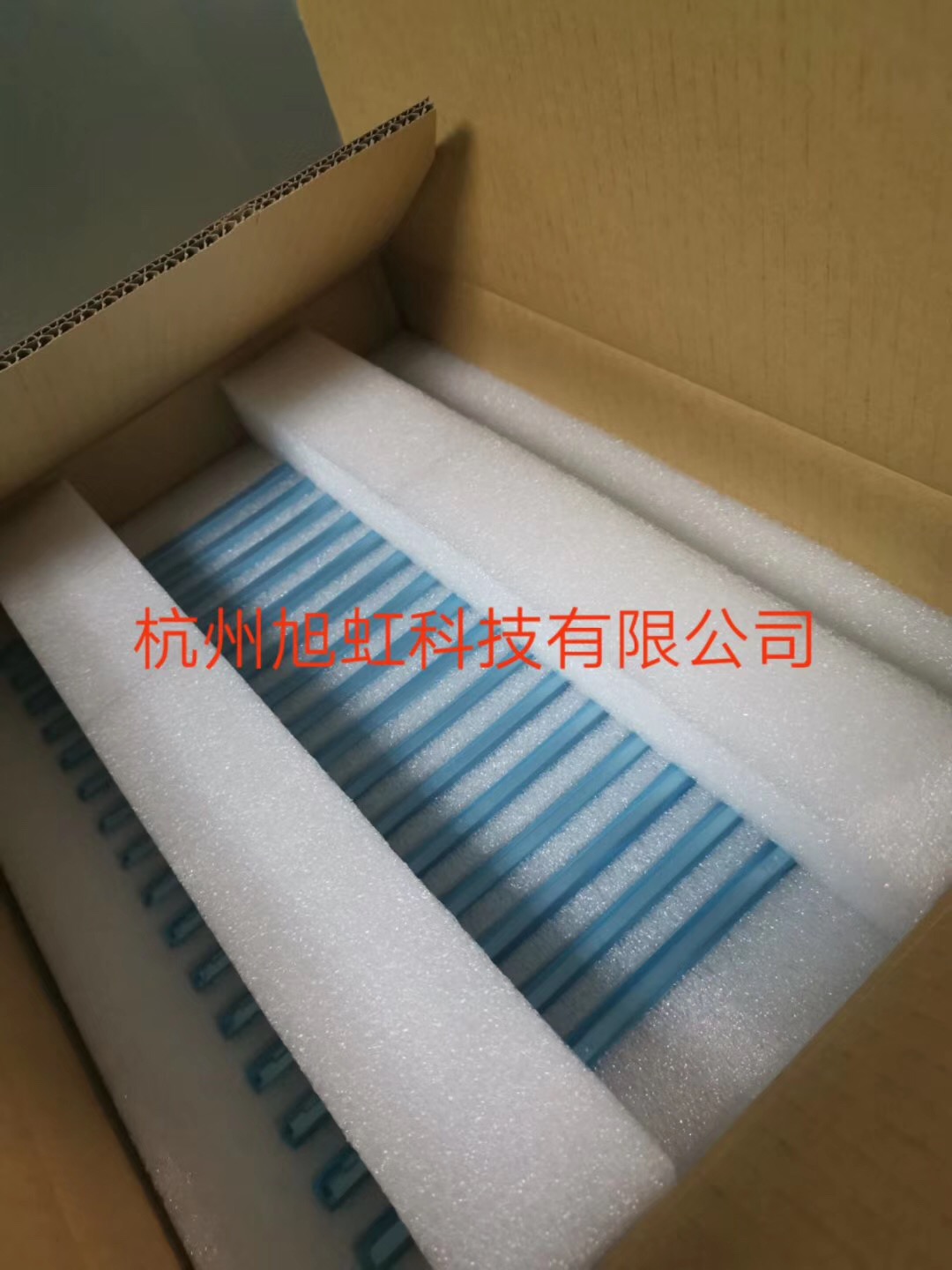 G121X1-L04拆箱图